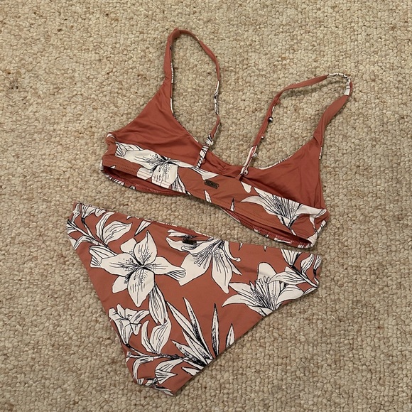 roxy swimsuit - Picture 4 of 4